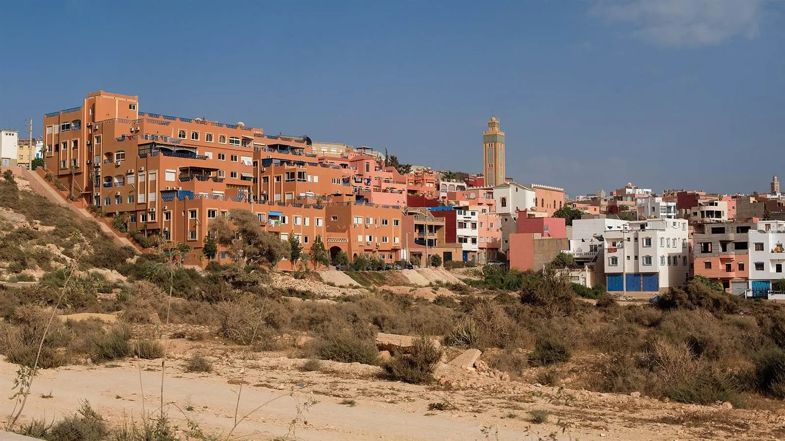 المناطق Ambiance village de surf au débouché d'une vallée verte